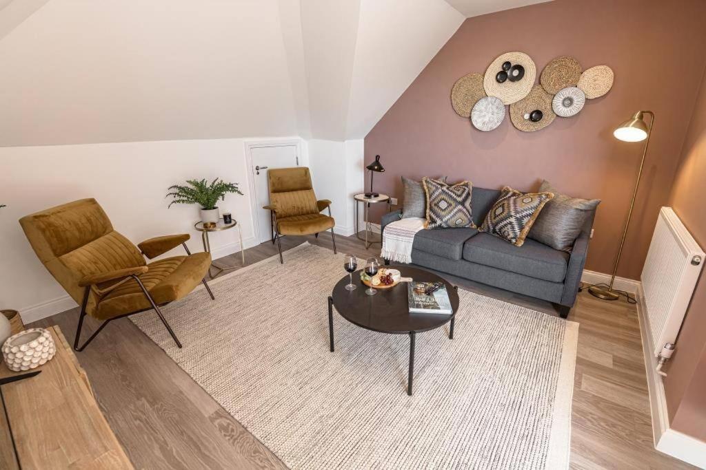 Bournecoast - Stylish Flat With Balcony - Sea Views - 10 Min Walk To Beach - Parking - Wifi - Fm8407 Bournemouth Eksteriør billede