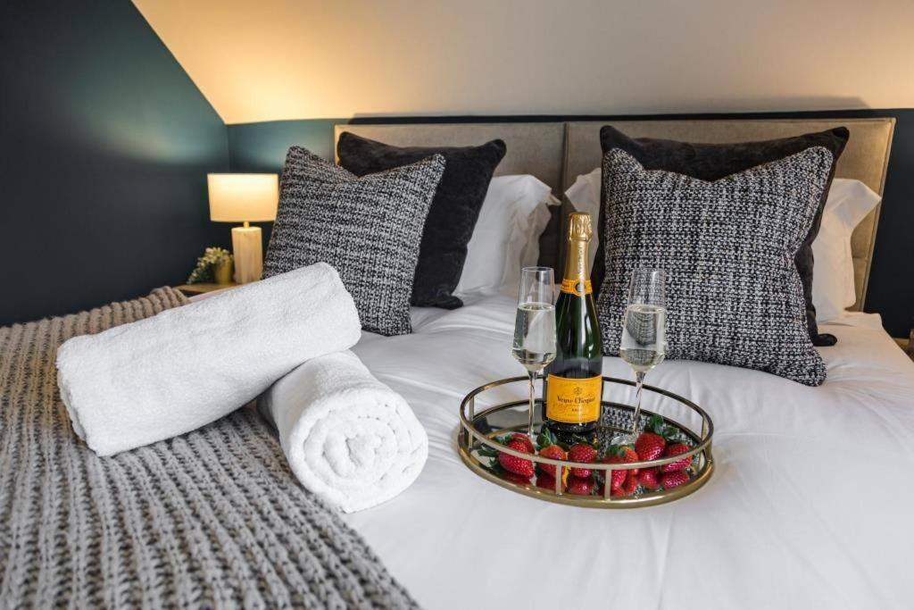 Bournecoast - Stylish Flat With Balcony - Sea Views - 10 Min Walk To Beach - Parking - Wifi - Fm8407 Bournemouth Eksteriør billede