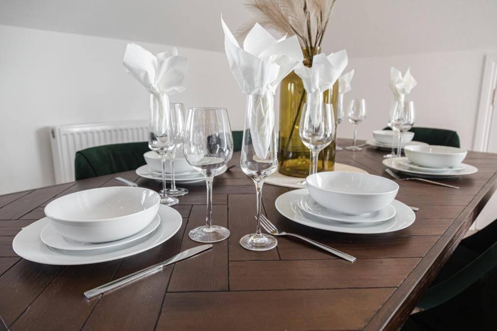 Bournecoast - Stylish Flat With Balcony - Sea Views - 10 Min Walk To Beach - Parking - Wifi - Fm8407 Bournemouth Eksteriør billede