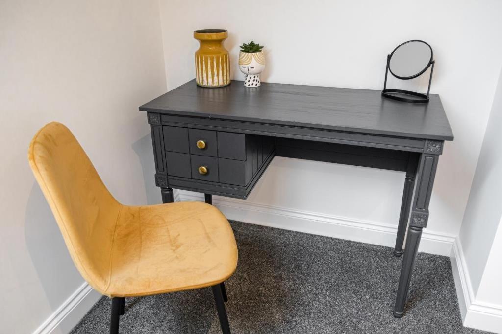Bournecoast - Stylish Flat With Balcony - Sea Views - 10 Min Walk To Beach - Parking - Wifi - Fm8407 Bournemouth Eksteriør billede