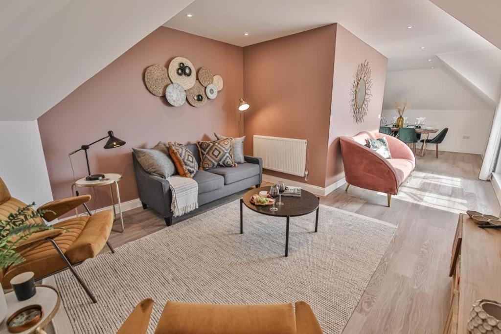 Bournecoast - Stylish Flat With Balcony - Sea Views - 10 Min Walk To Beach - Parking - Wifi - Fm8407 Bournemouth Eksteriør billede