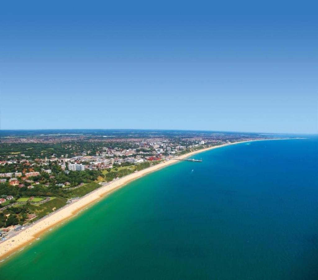 Bournecoast - Stylish Flat With Balcony - Sea Views - 10 Min Walk To Beach - Parking - Wifi - Fm8407 Bournemouth Eksteriør billede