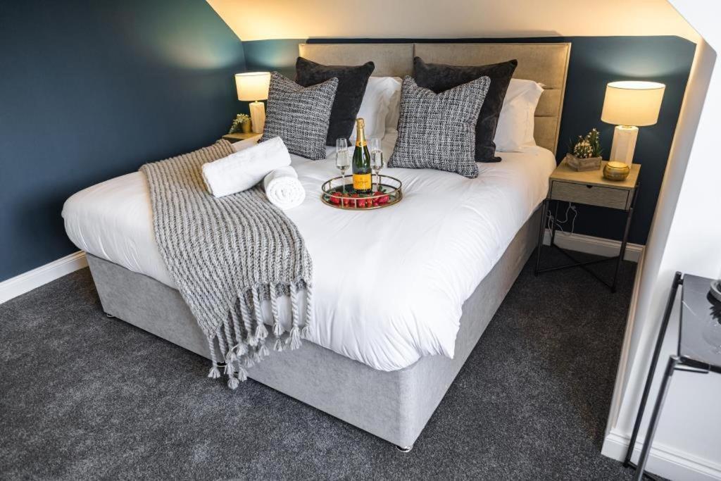 Bournecoast - Stylish Flat With Balcony - Sea Views - 10 Min Walk To Beach - Parking - Wifi - Fm8407 Bournemouth Eksteriør billede