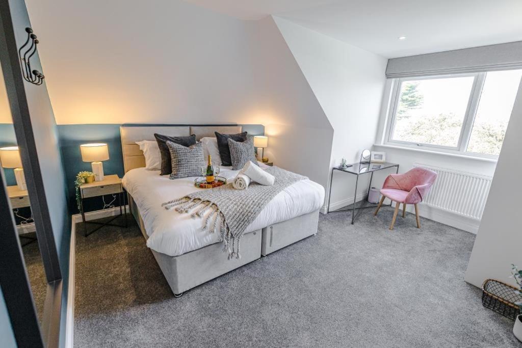 Bournecoast - Stylish Flat With Balcony - Sea Views - 10 Min Walk To Beach - Parking - Wifi - Fm8407 Bournemouth Eksteriør billede