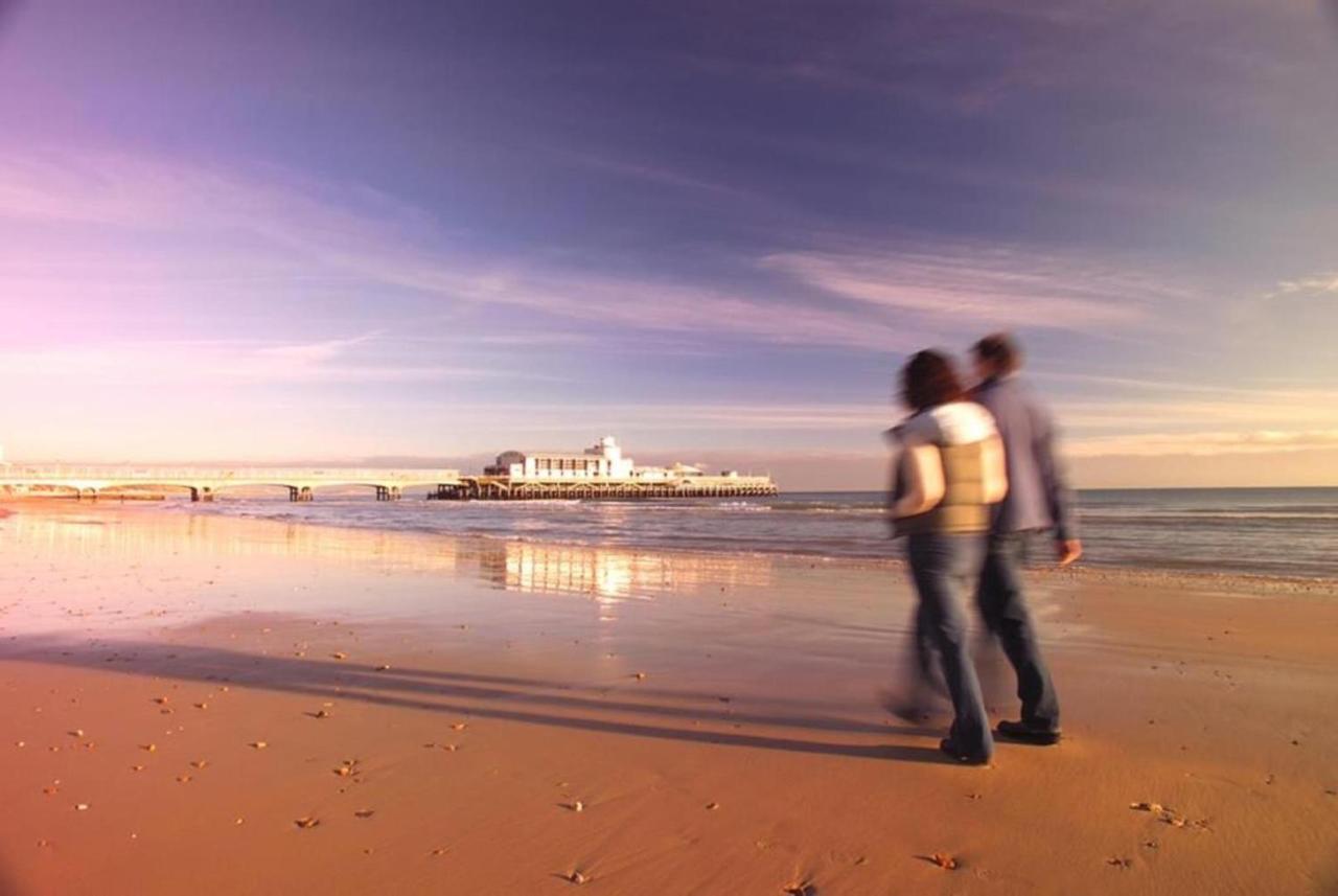 Bournecoast - Stylish Flat With Balcony - Sea Views - 10 Min Walk To Beach - Parking - Wifi - Fm8407 Bournemouth Eksteriør billede