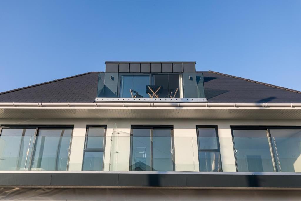 Bournecoast - Stylish Flat With Balcony - Sea Views - 10 Min Walk To Beach - Parking - Wifi - Fm8407 Bournemouth Eksteriør billede